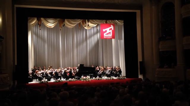 Большой симфонический оркестр имени П.И. Чайковского и Николай Луганский. смотреть онлайн