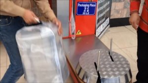 Как Упаковать Чемодан в Аэропорту / Упаковка в три раза дешевле чем в петербурге