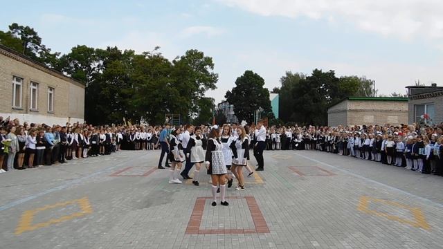 Флешмоб на первый звонок от 11 класса смотреть онлайн