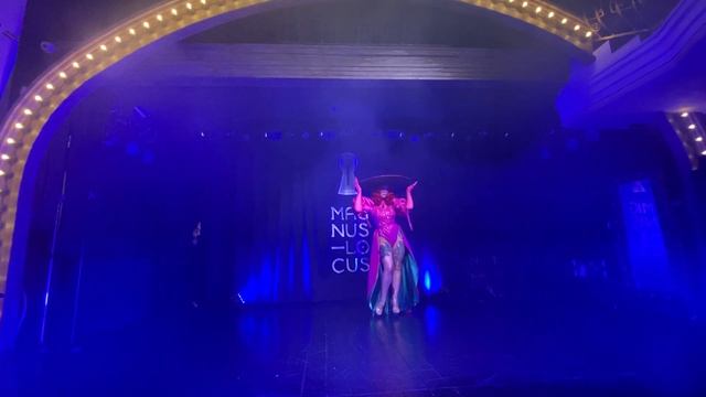 Marie Weinberg - Fuchsia (neo Burlesque Vocal Act)