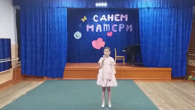 Салчак Аэлина ученица 1 класса хорового отделения. Песня " Счастье маме пожелаю" смотреть онлайн