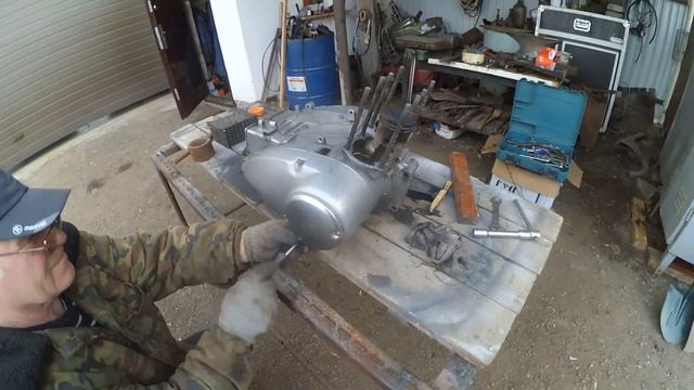 БАТЯ разбирает двигатель ИЖ Юпитер 5 смотреть онлайн