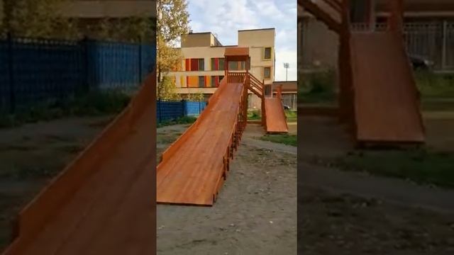 Зимняя деревянная горка с двумя скатами 12м и 4м