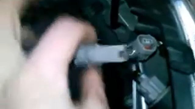 Замена лампочки переднего габарита Приус-20 смотреть онлайн