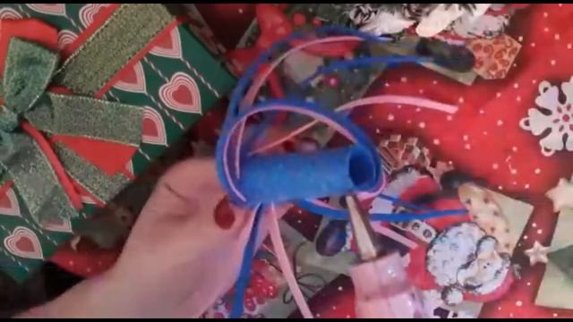 Мастер-класс. Изготовление игрушки на новогоднюю елку, шар из разноцветных полосок из фоамирана. смотреть онлайн