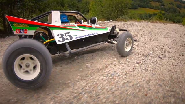 Tamiya THE GRASSHOPPER Hops on Sand! смотреть онлайн