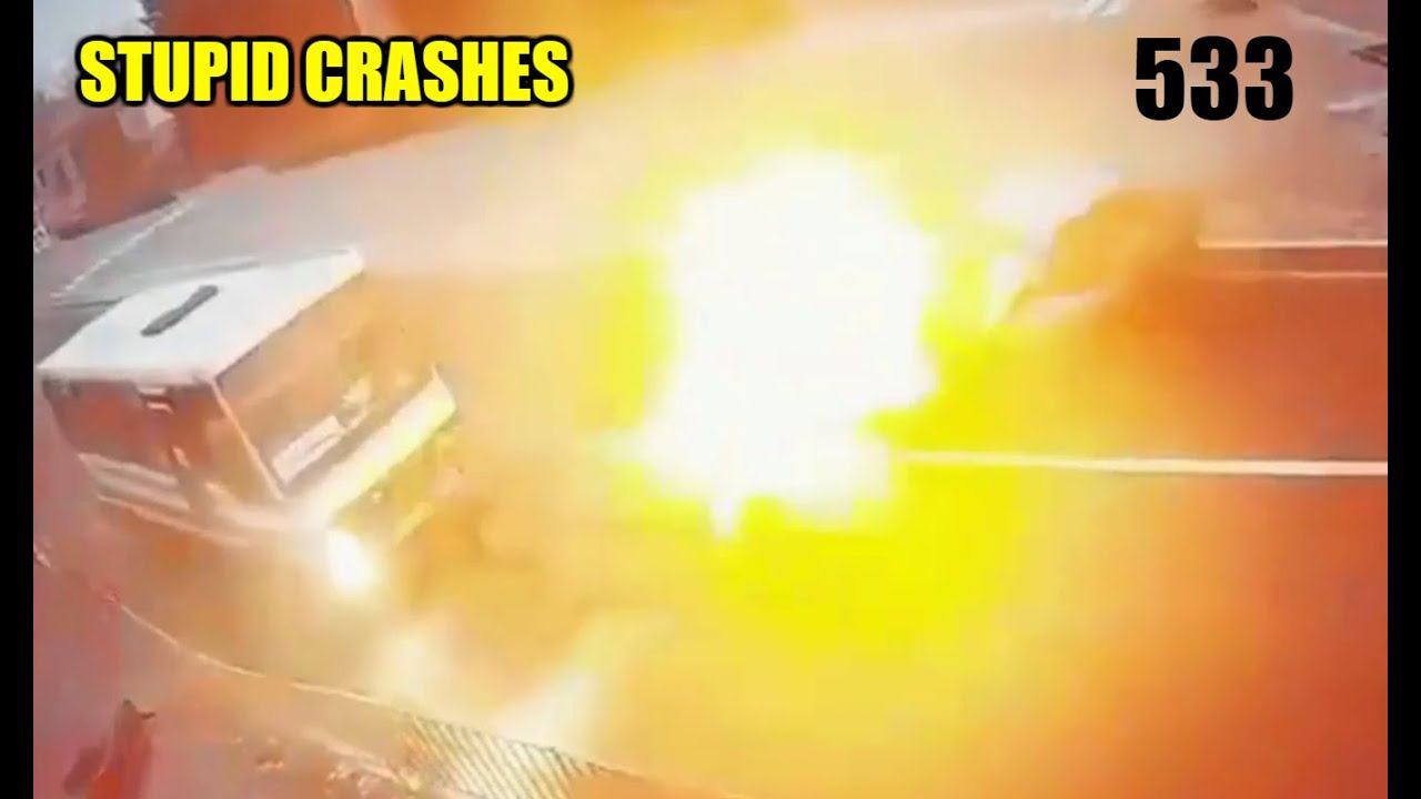 Stupid driving mistakes 553 (December 2020 English subtitles) смотреть онлайн