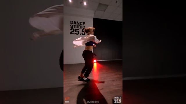 Salsa solo by Elizaveta Carracedo || Dance Studio 25.5 смотреть онлайн