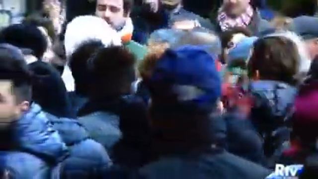 San Marino. Manifestazione Osla, Usot, Usc. Carica a Macina смотреть онлайн