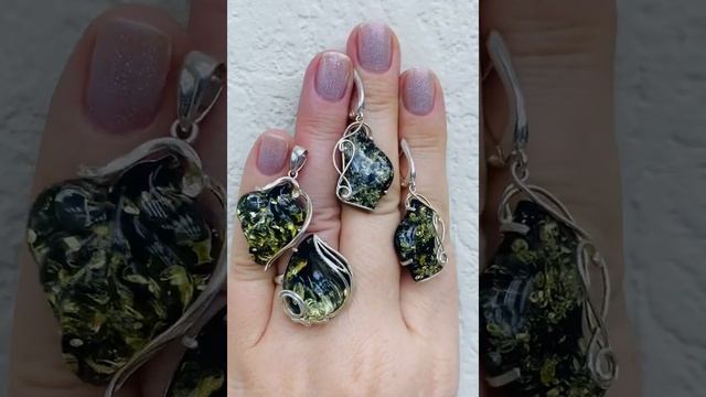 Хочется весенней зелени - НАУРАЛЬНЫЙ ЗЕЛЕНЫЙ ЯНТАРЬ в серебре. Цены под видео. смотреть онлайн