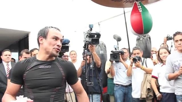 Juan Manuel "Dinamita" Márquez EXPLODES a speed bag смотреть онлайн