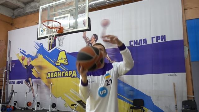 Техника Броска в Баскетболе | Smoove x Дмитрий Базелевский смотреть онлайн