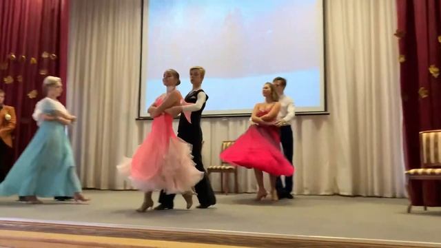 2019-10 День Гимназии, вальс «Метель» 11кл. смотреть онлайн