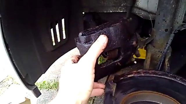 05 Ford Fiesta Replacing Disc Brake pads and frozen Brake caliper смотреть онлайн