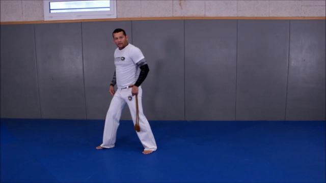 Como fazer o Macaco em pé (capoeira) Acrobacias смотреть онлайн