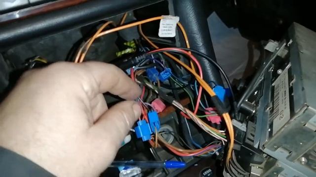 БЛЮТУЗ в МЕРСЕДЕС CLK 208 смотреть онлайн