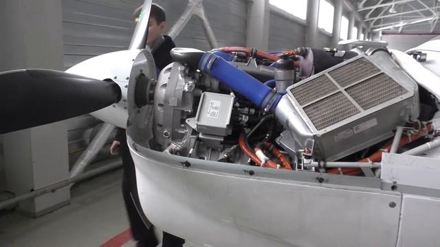 УИГА. Неужели самолеты? DA40 [TTTSanekTTT] смотреть онлайн