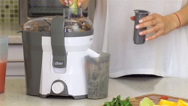 Jugo diurético con el Extractor de Jugos Oster® смотреть онлайн
