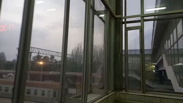 Завтра иду устраиваться на работу! Гуляем с папой по ЖД вокзалу #Луганск смотреть онлайн