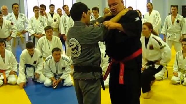 Болевой замок на кисть от захвата шеи двумя руками смотреть онлайн