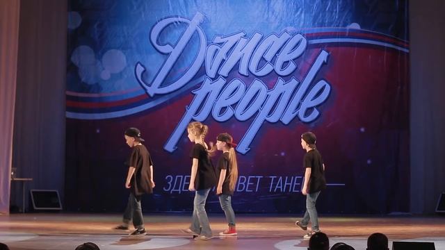 группа «Small family» с номером «MORE MONEY» (руководитель Алексей Малец) смотреть онлайн