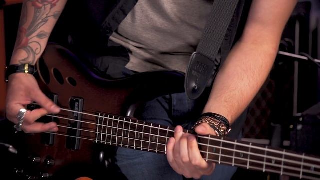 BOSS GT-1B Bass Effects Processor Demo & Review смотреть онлайн