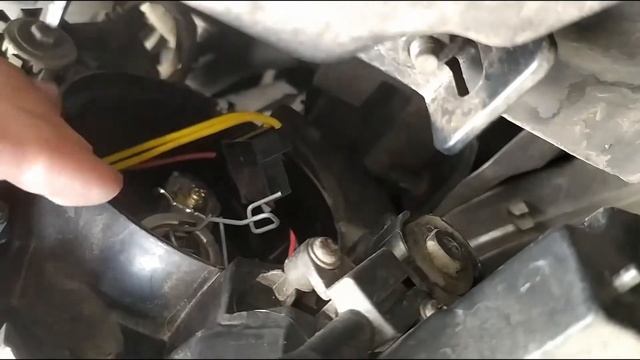 Замена лампочки в левой фаре Hyundai Elantra смотреть онлайн