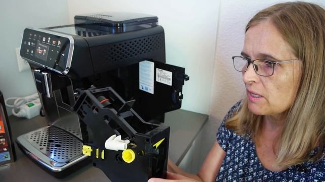 Philips LatteGo 5400 series (EP5447/90) Unboxing & first test смотреть онлайн