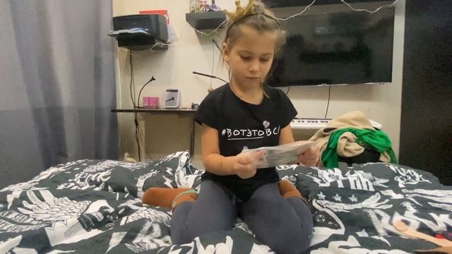 Тая распаковывает подарки от ДЕДА МОРОЗА! КРАСИВЫЙ набор ЗАКОЛОК для девочек и ХОМА ДОМА! смотреть онлайн