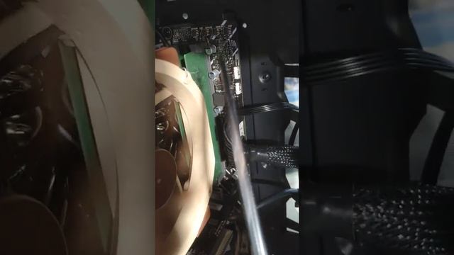 DDR5 Samsung OEM 16Gb. Зявлена частота 4800Mhz, а  держит 5600Mhz после выставления профиля AEMP.