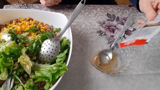 Салат с гречкой! Приготовим вкусный и полезный салат! Очень ароматный салат из простых ингредиентов смотреть онлайн