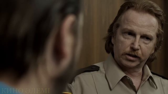 Бір топ бұзақылар жігітті өлгенше тепкіледі, бірақ ол кек алу үшін қайта тірілді