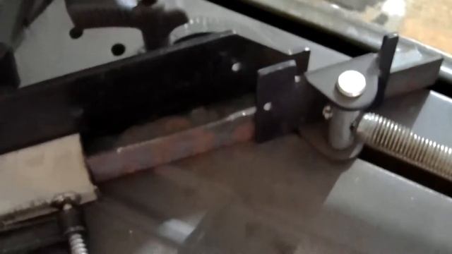 Пилю уголок на монтажная пиле AEG SMT 355. смотреть онлайн