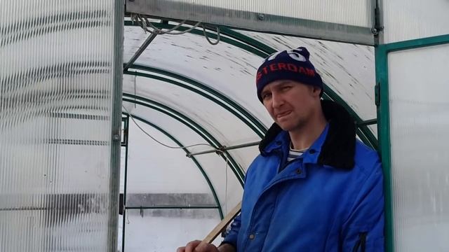 Чистим клетки бройлеров, курятник и теплицу. Дополнения к изготовлению клетки смотреть онлайн