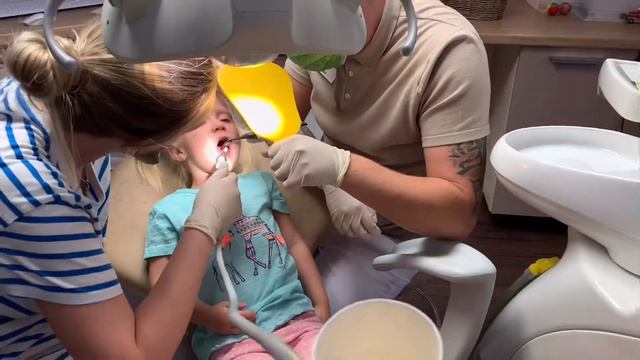 Лечим зубки | осмотр стоматолога | у детского стоматолога | MamaDentist Киев Чайки смотреть онлайн