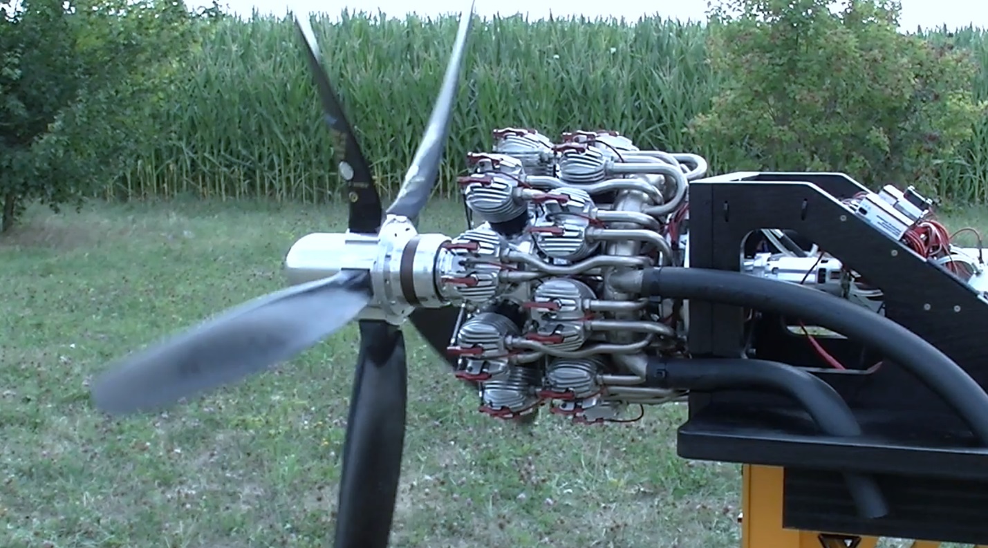 Настоящая мощь! 18-ти цилиндровый авиационный двигатель. Запуск и работа. смотреть онлайн