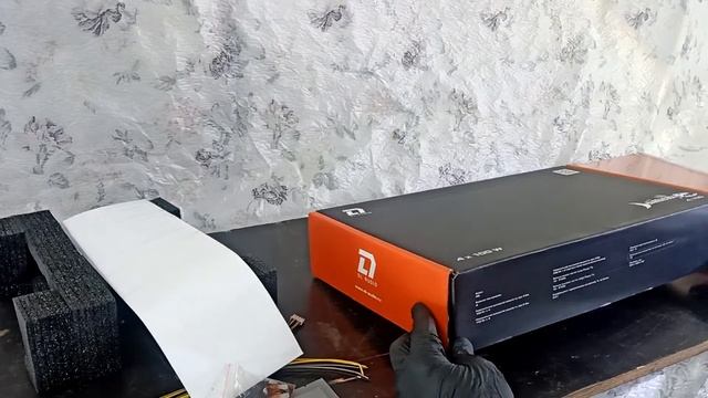 Распаковка, внешний обзор и установка Усилитель DL Audio Barracuda 4.100 смотреть онлайн