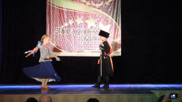 ВАРЕНЬКА-КАЗАЧЕНЬКА Коссек Алика и Высоцкий Максим, фольклорный ансамбль КАЛИНКА, г.Севастополь смотреть онлайн