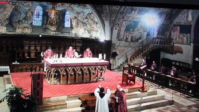 FCRM201213-2- S.MESSA di OGGI-BASILICA SAN FRANCESCO di ASSISI-Diff.2h.YouTube-13-12-20-ITALIA смотреть онлайн