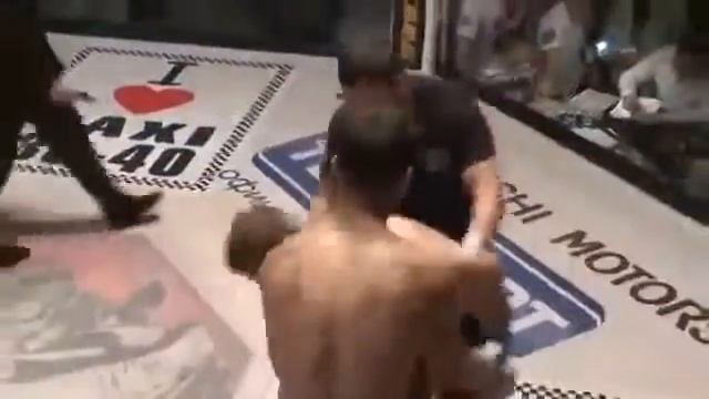 Узбекский боец одним ударом вырубил Украинского чемпиона смотреть онлайн