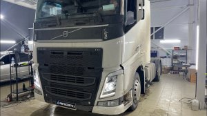 Установка Bi-Led линз Aozoom Volvo FH