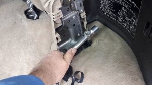 Toyota LC200. Снимаем третий ряд сидений