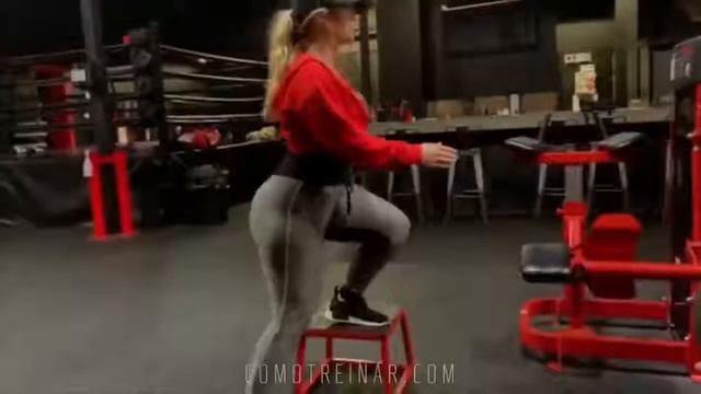 Sports girl with a beautiful booty.(спортивная тренеровка) смотреть онлайн