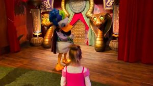 Настя, папа и мама в парке аттракционов