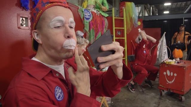 Ringling Bros - Clown Makeup Tutorial смотреть онлайн