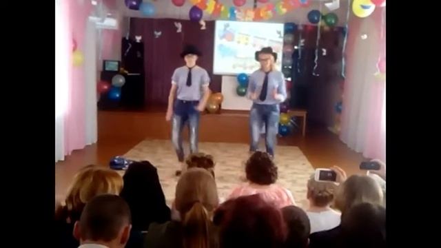 Тили - тили -ДЕВЧОНКИ -МАЛЬЧИШКИ -порвите все книжки... смотреть онлайн