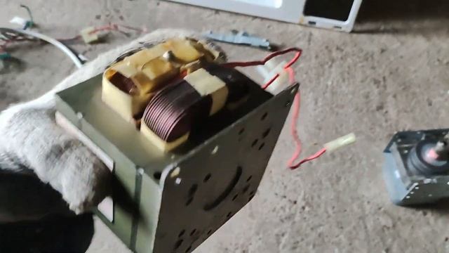 Микроволновка в металлолом. Добываю цветной металл. Медь из хлама смотреть онлайн