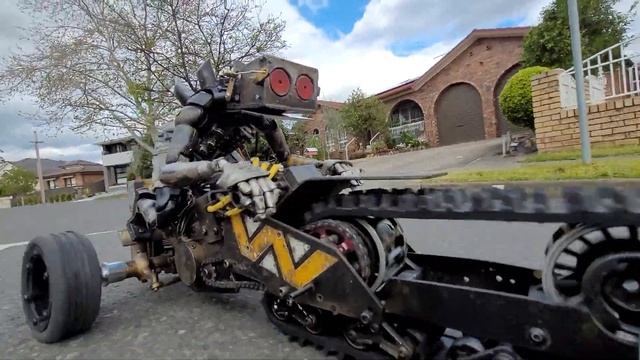 GO PRO vs ?. The Yutani Chainsaw Trike Run 2! RC Animatronics by Danny Huynh Creations. смотреть онлайн