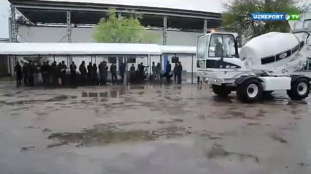 UZMAC презентация самоходного бетоносмесителя FIORI DB460 смотреть онлайн