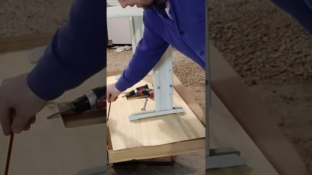 Как самому собрать стол для промышленной швейной машины? How to assemble a sewing machine table?#di смотреть онлайн